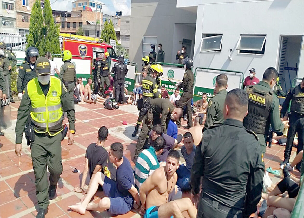 Intento de fuga de los internos de la estación de policía