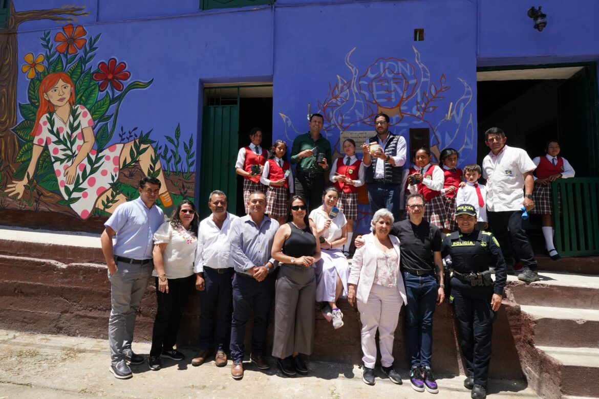 Con la presencia del ministro de las culturas